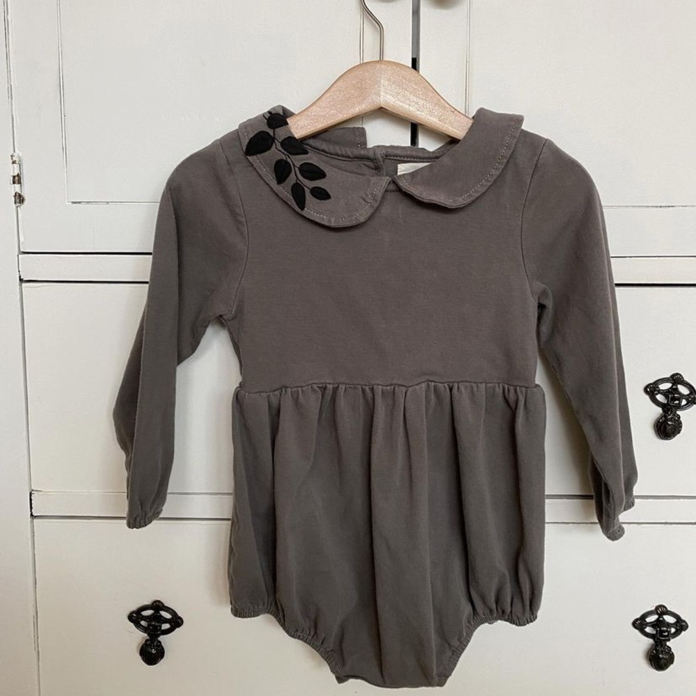 Kindly the label (fieldday the label) charcoal romper 12-24M